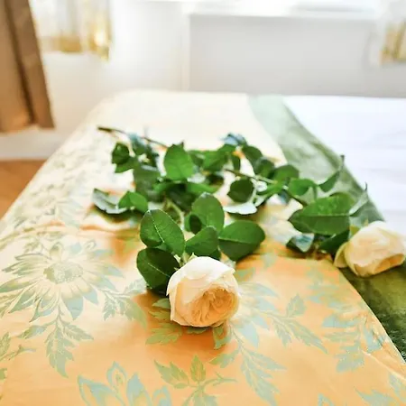 Luxury 3bedrs 2baths By Old Town Square Apartamento