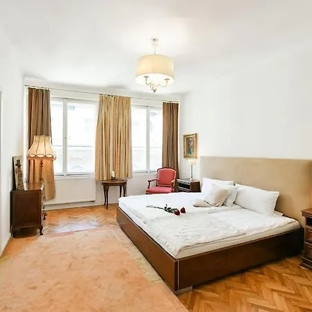 Luxury 3bedrs 2baths By Old Town Square Apartamento Praga