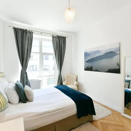 Luxury 3bedrs 2baths By Old Town Square Apartamento *