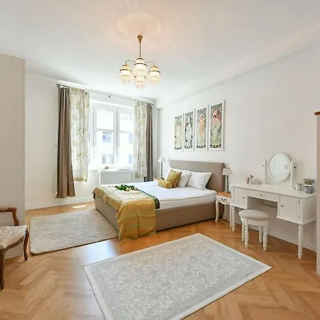 Luxury 3bedrs 2baths By Old Town Square Praga