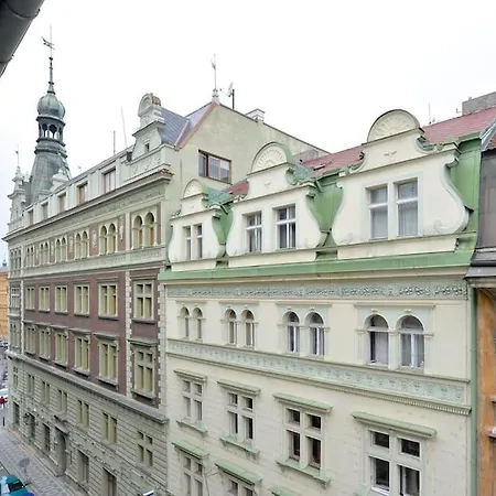 Luxury 3bedrs 2baths By Old Town Square Apartamento