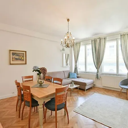 Luxury 3bedrs 2baths By Old Town Square Praag